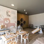 Modern Retreat 1B1B Perfect For Relaxation