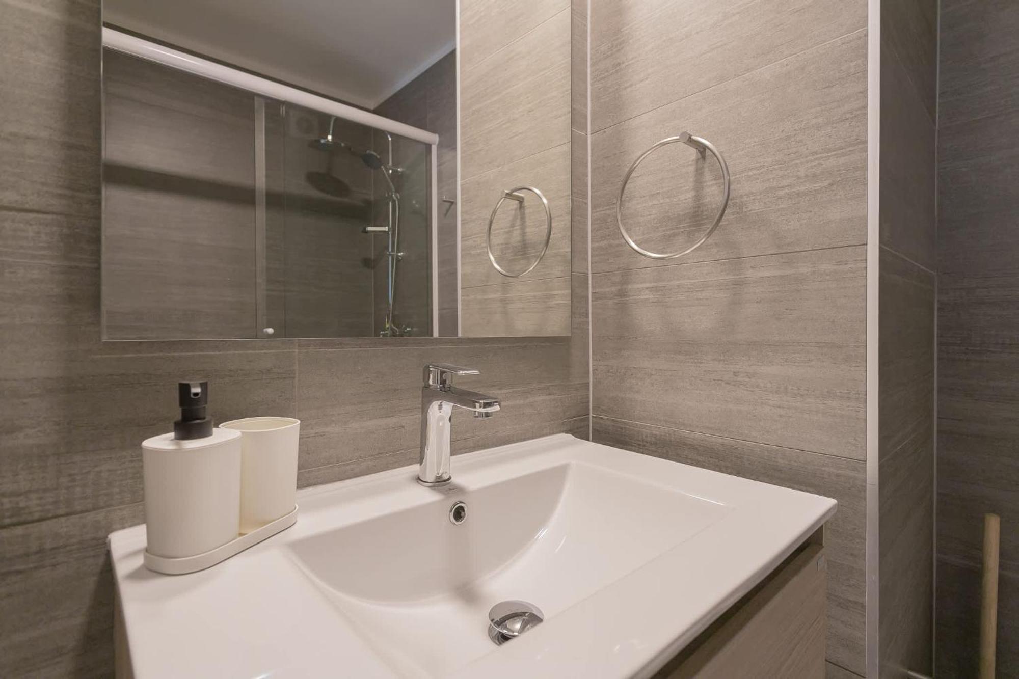 Modern Retreat 1b1b Perfect For Relaxation